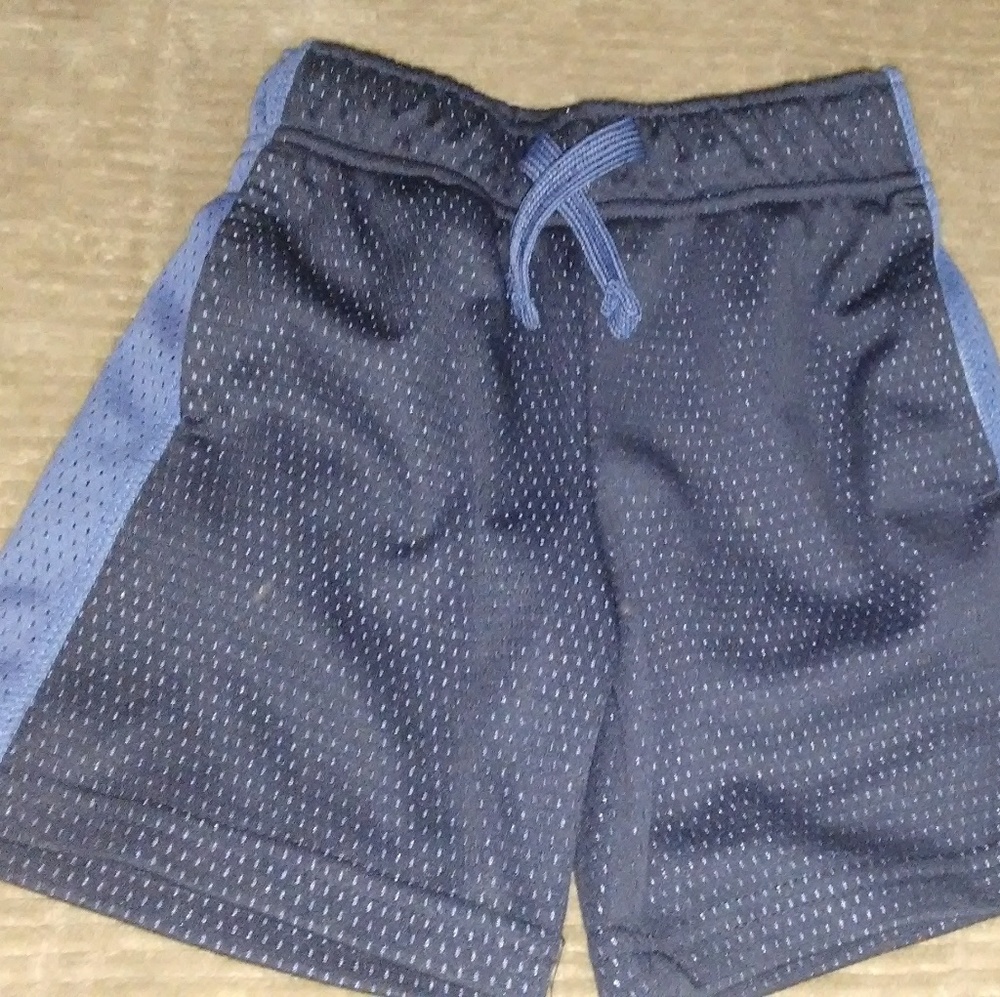 Light/Dark blue short 3T